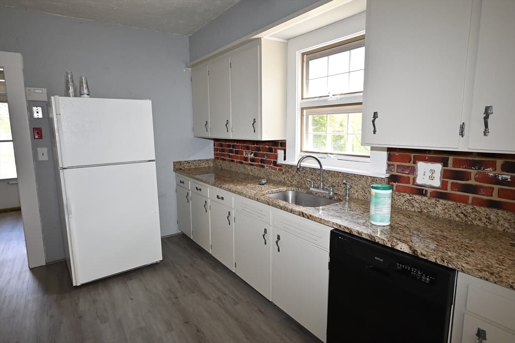 7 Wilson Ave photo 3