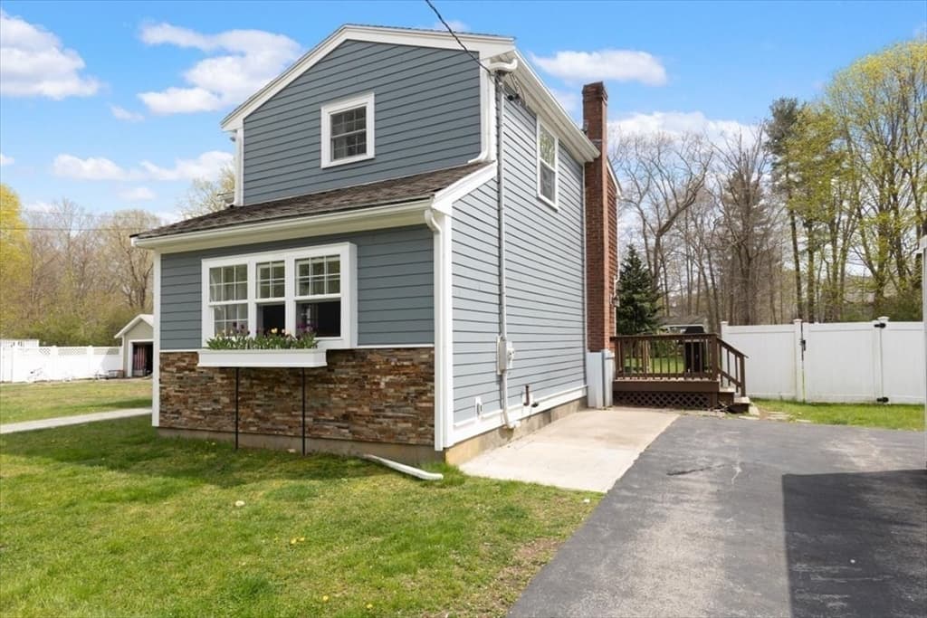 42 Russell Rd photo 3