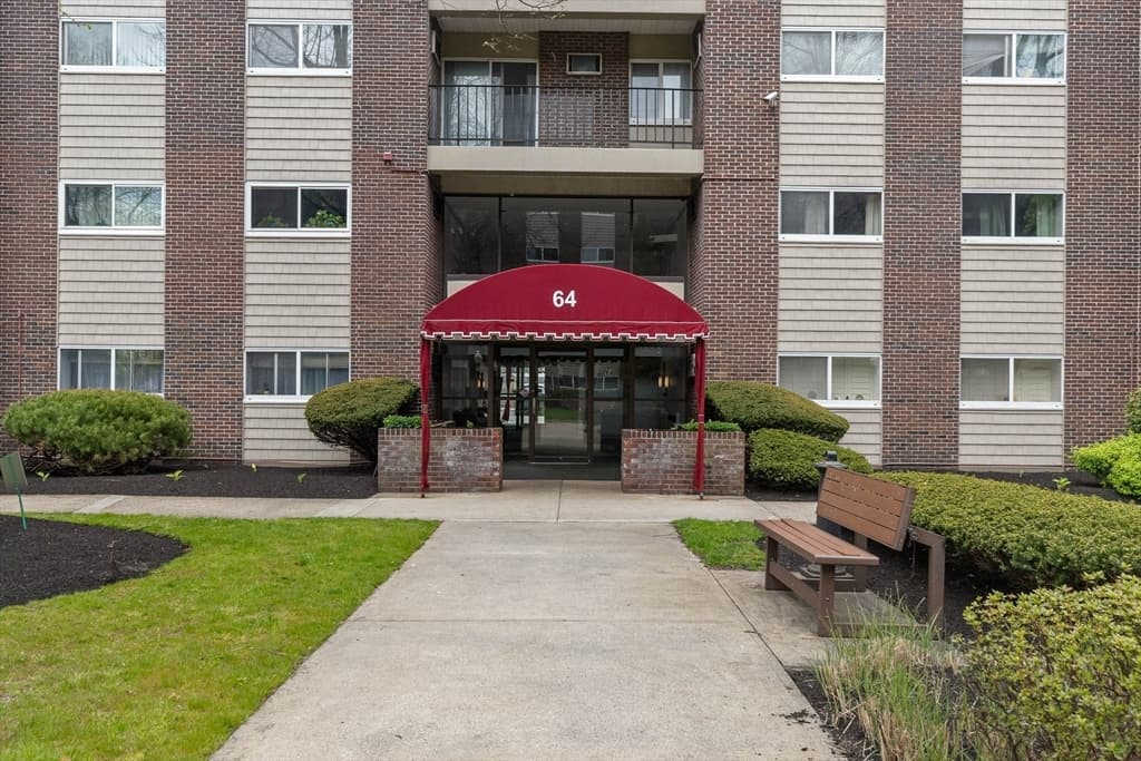 64 Main St #14B photo 2