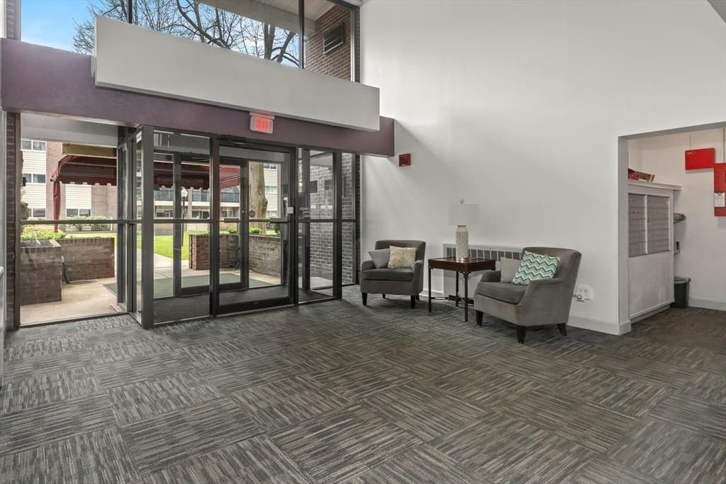 64 Main St #14B photo 3