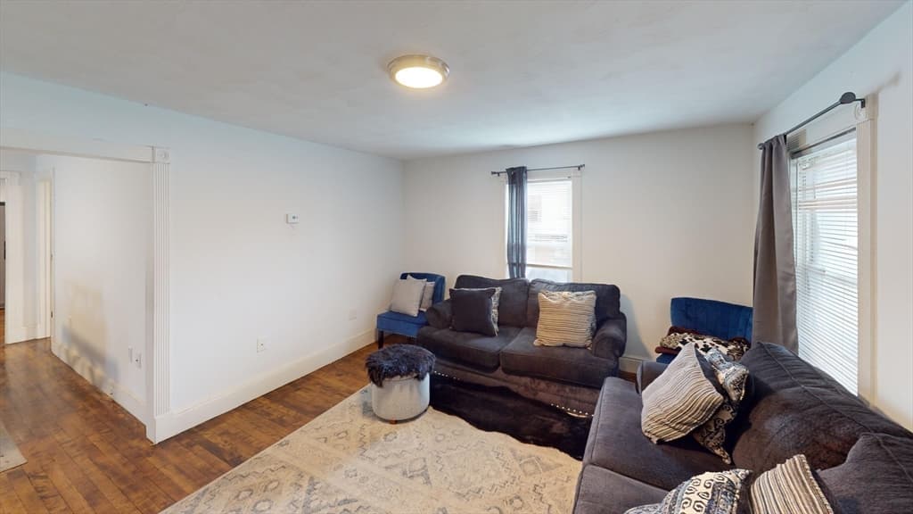 17 Elliot St photo 3