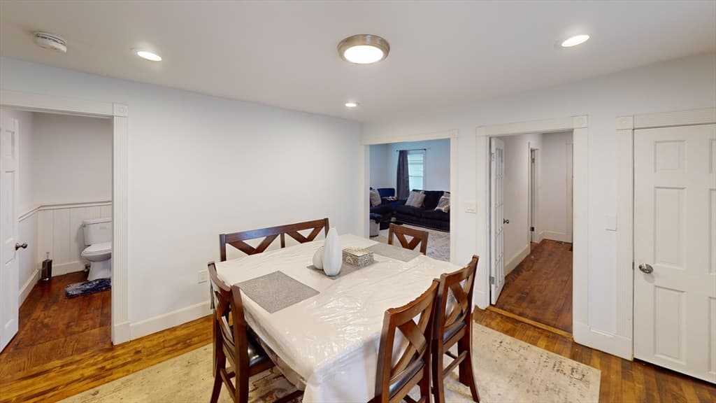 17 Elliot St photo 5
