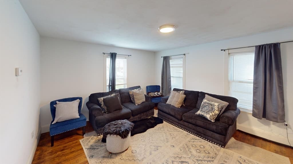 17 Elliot St photo 4