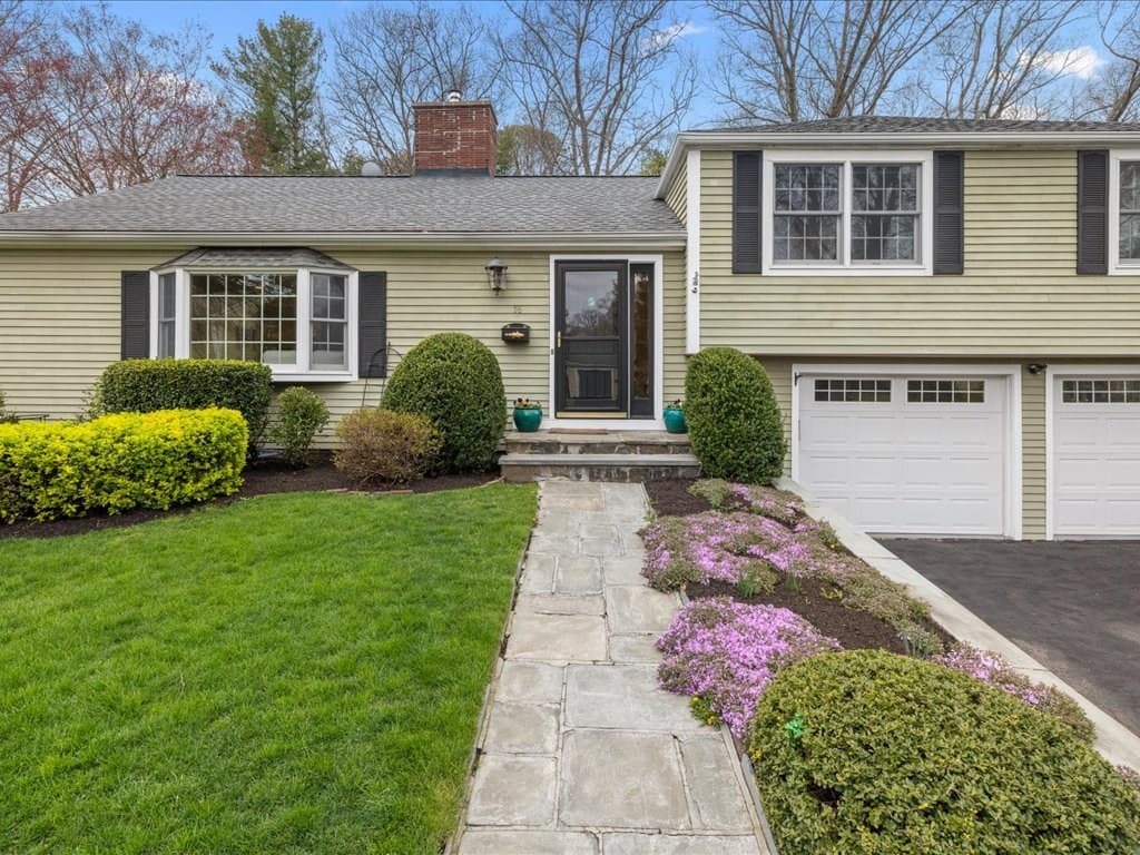 16 Shorewood Road photo 2