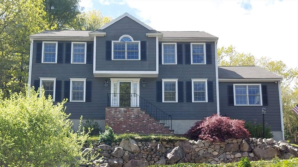 11 Eastmount Rd