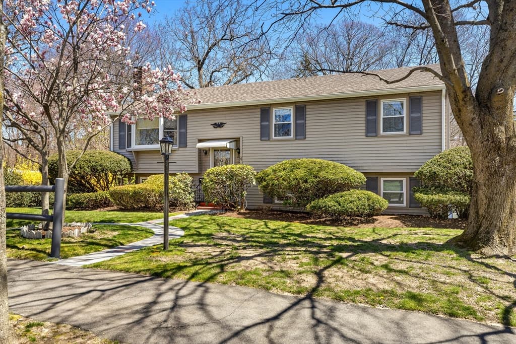 15 Briarwood Drive photo 2