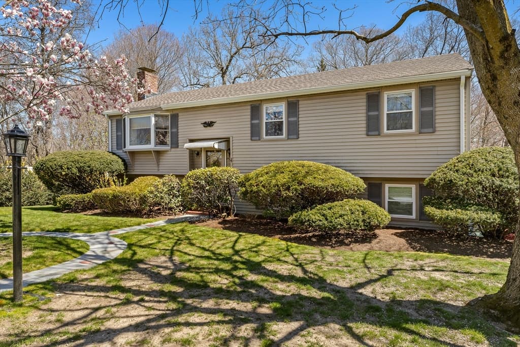 15 Briarwood Drive photo 3