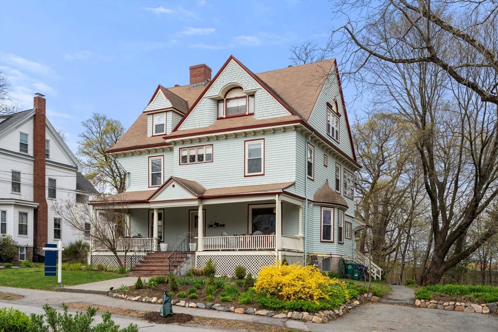 169 Hunnewell Ave #1