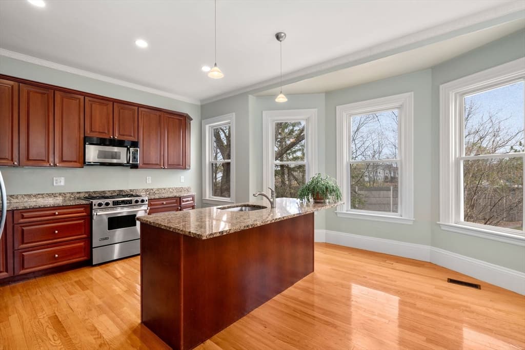 169 Hunnewell Ave photo 5