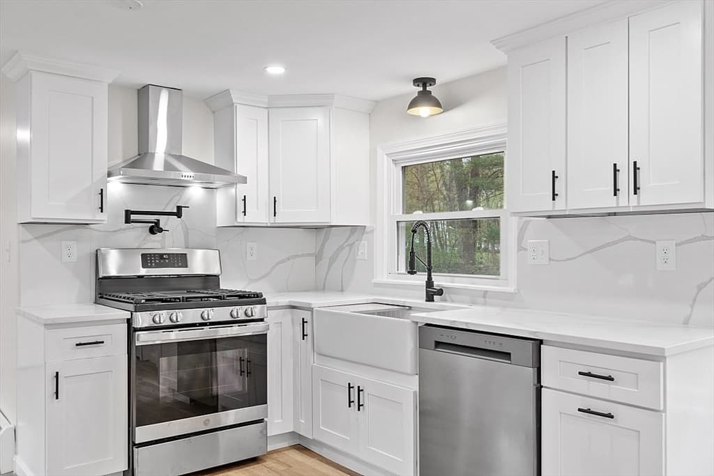 31 Pine Hill Rd