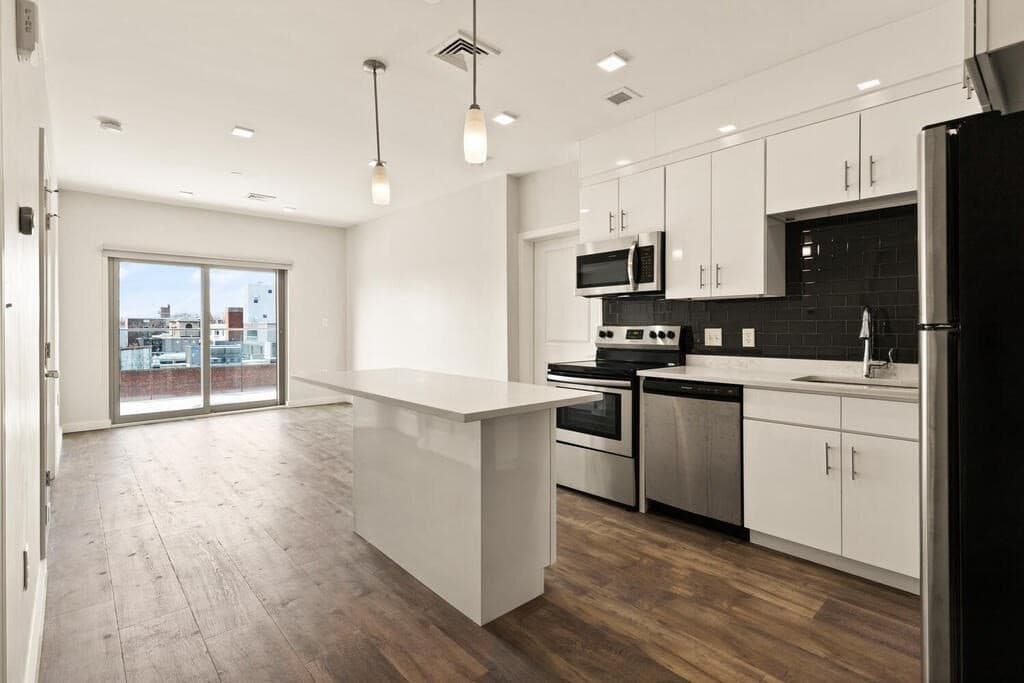 10 Essex St. #506