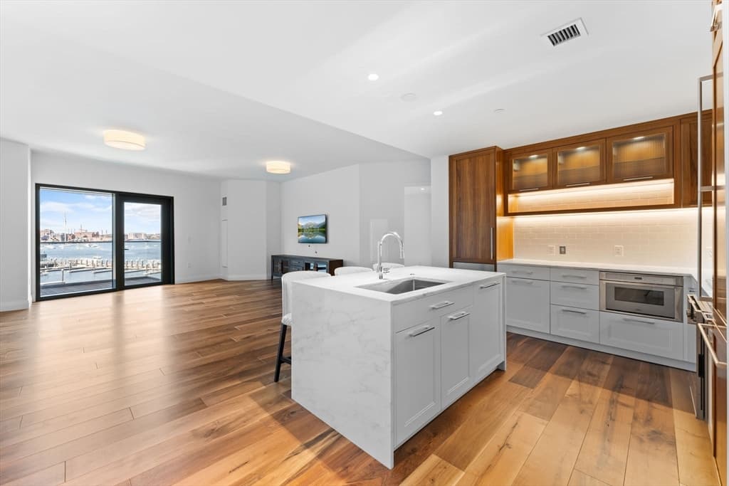 300 Pier 4 Boulevard #5H