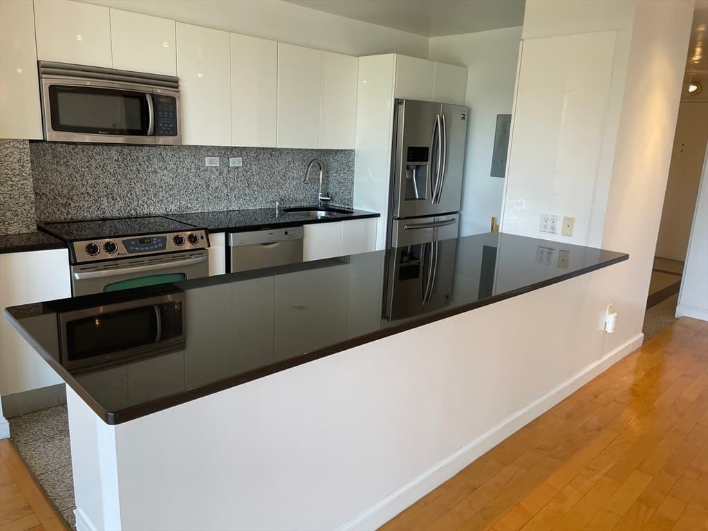 60 Longwood Ave #707 photo 3