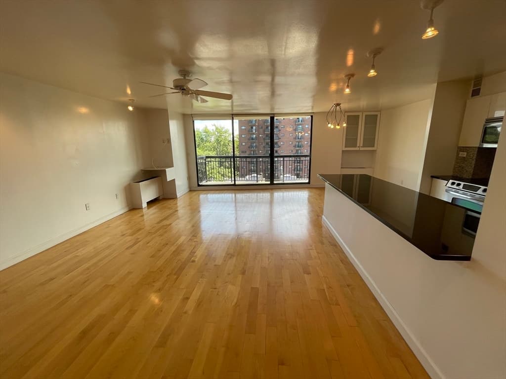 60 Longwood Ave #707 photo 4