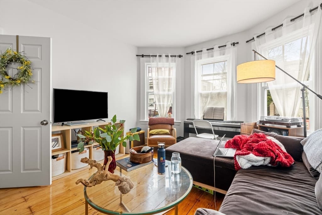 6 Clary St #1