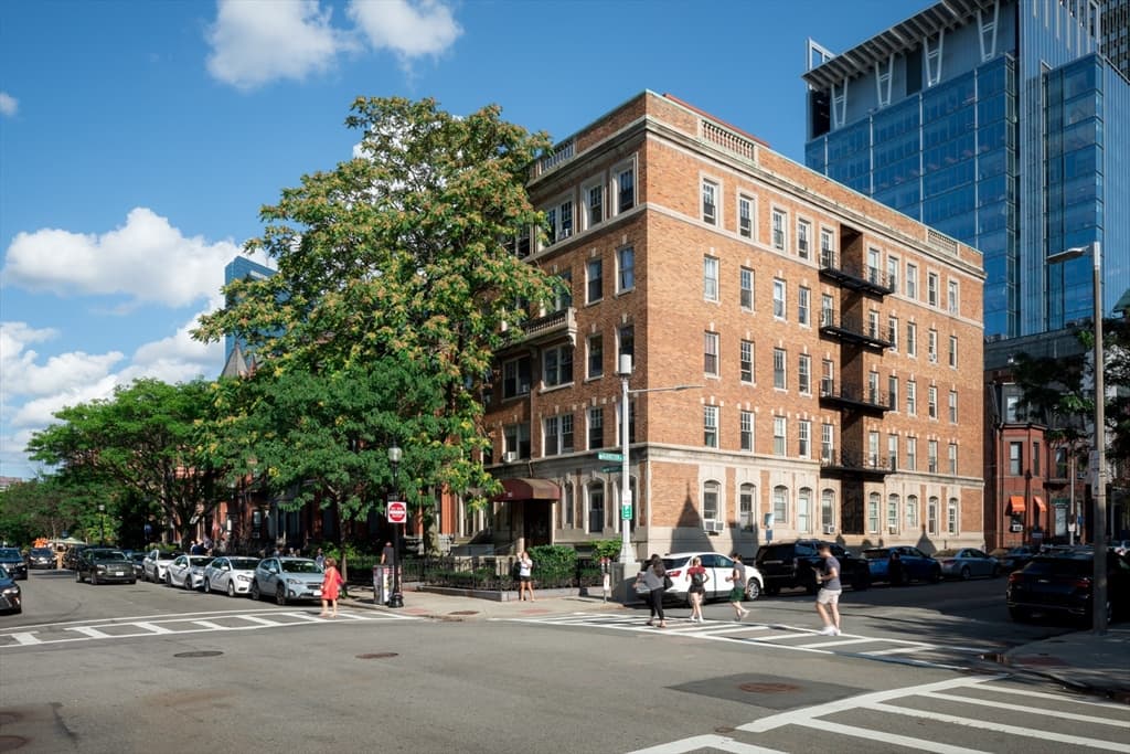 282 Newbury St. #17