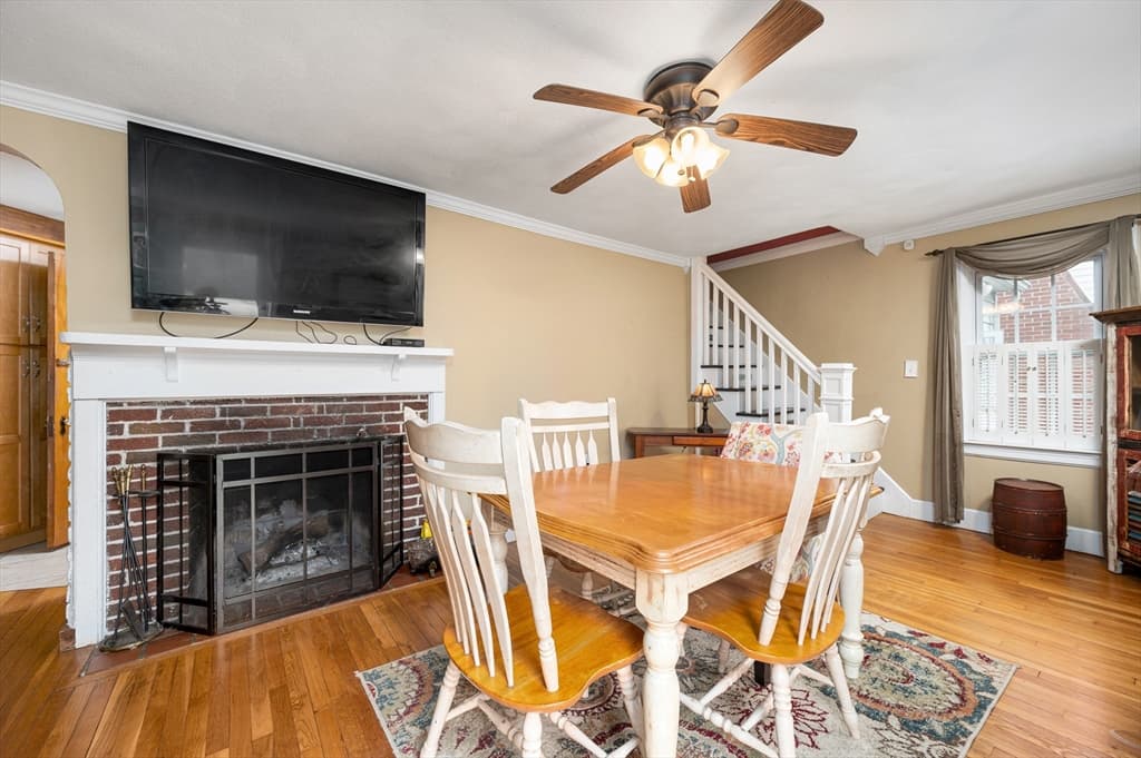 225 Samuel Gorton Avenue photo 4