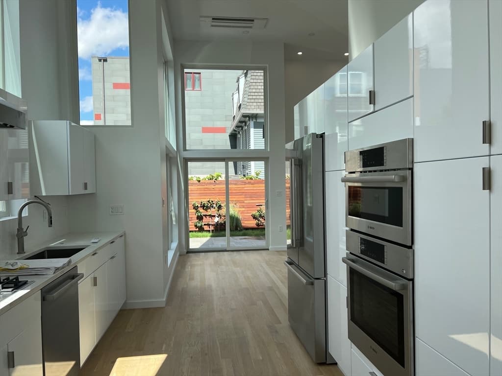 213 Third Street photo 4