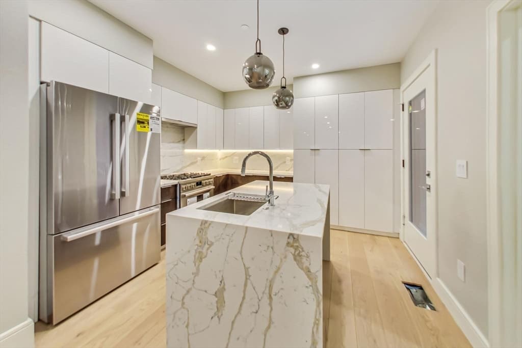 14 N Bennet St #1 photo 2