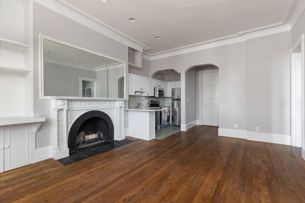 271 Dartmouth St #4L photo 2