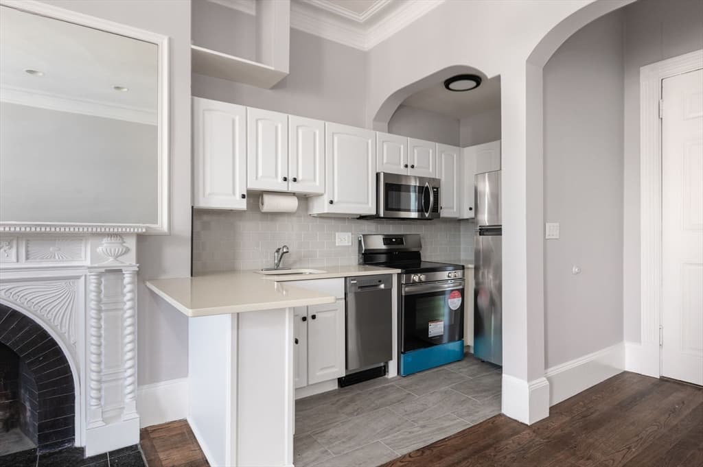 271 Dartmouth St #4L photo 3
