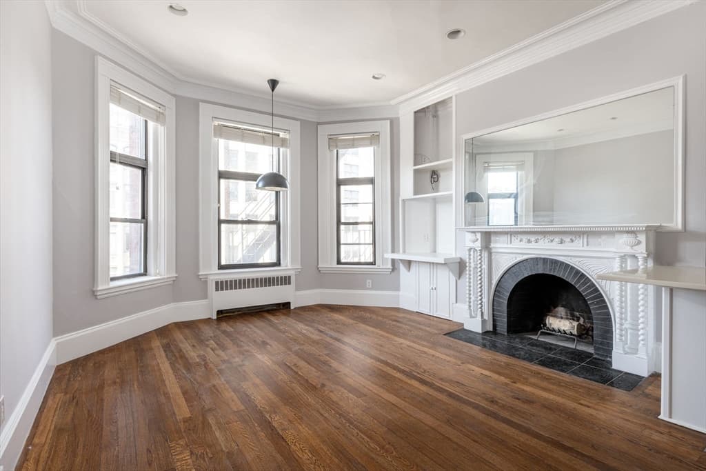 271 Dartmouth St #4L