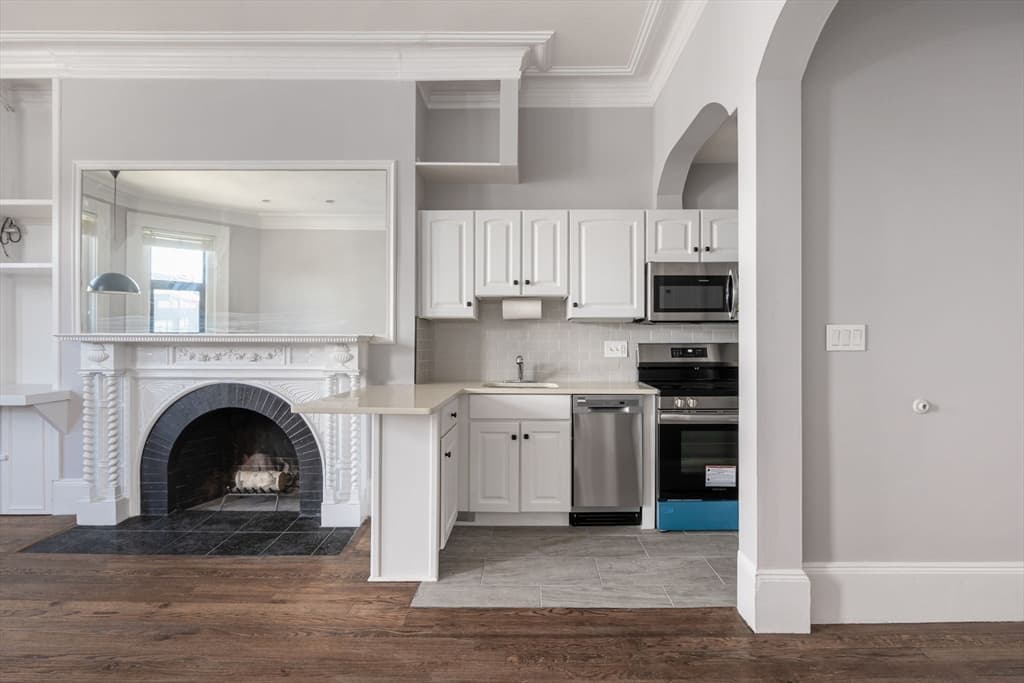 271 Dartmouth St #4L photo 4