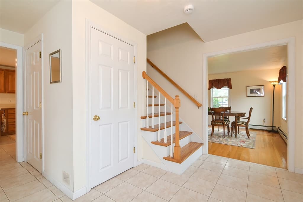 8 Morey Way photo 3