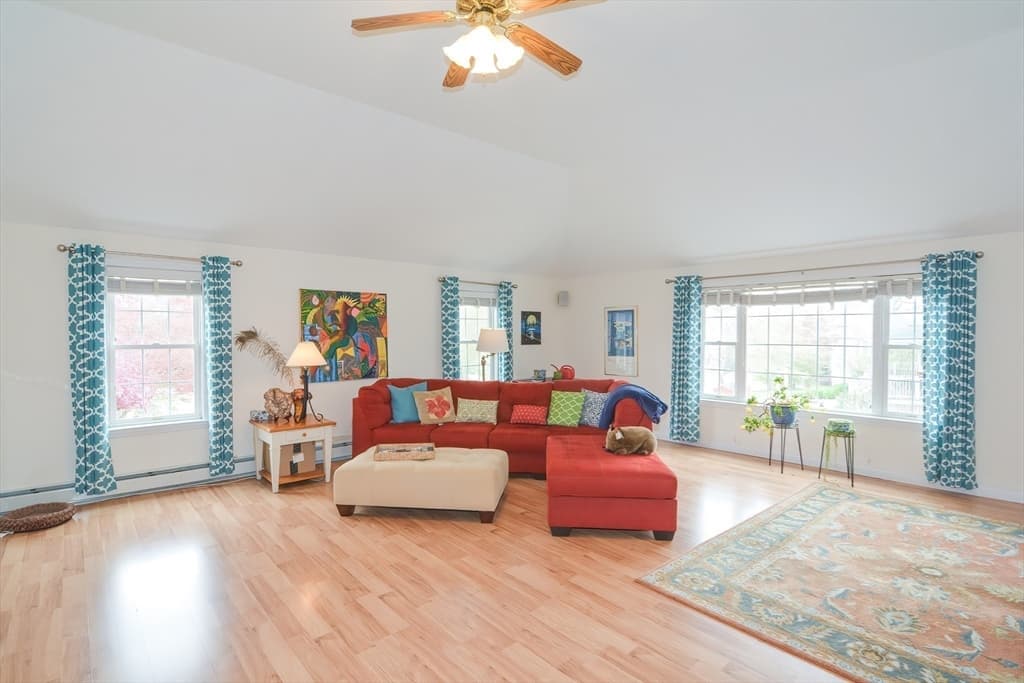8 Morey Way photo 5