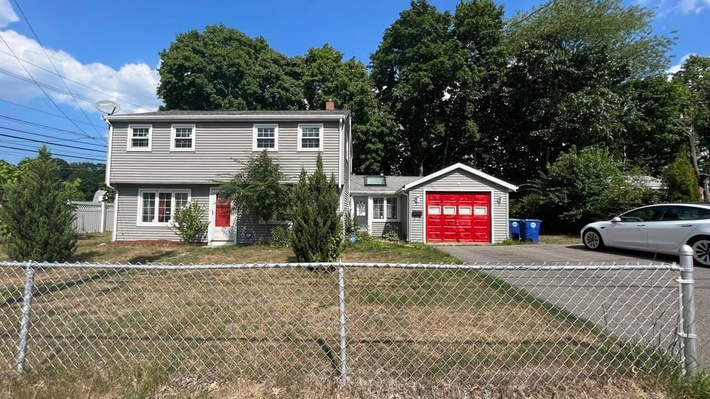 4 Lake St