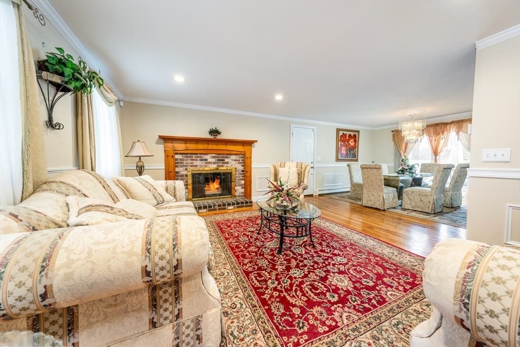 72 Bassett Ln photo 3