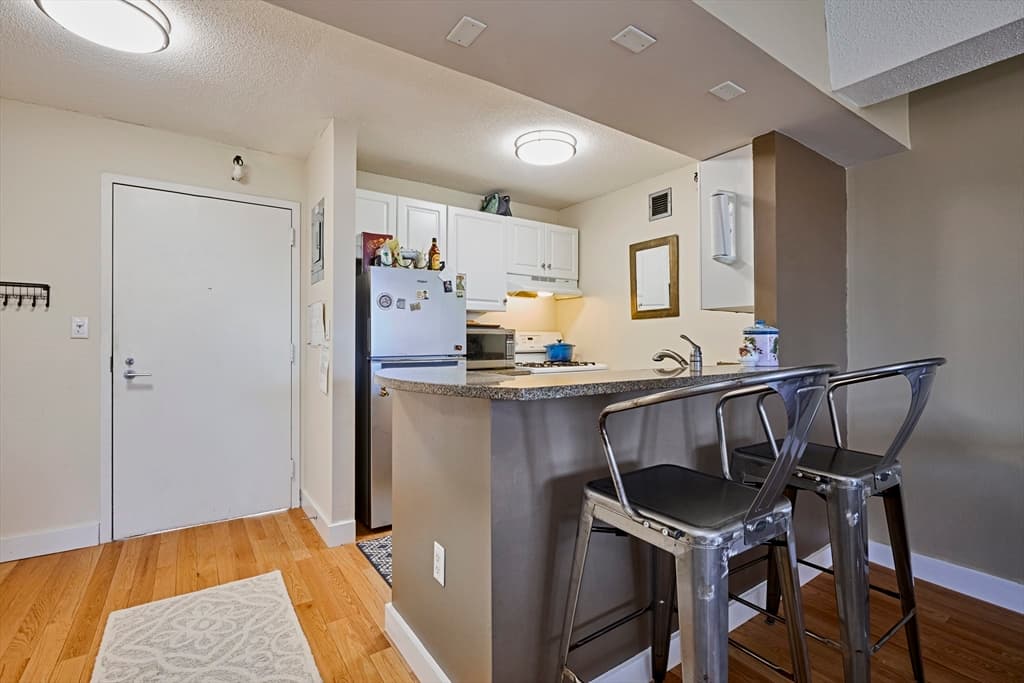 42 8th St #4410 photo 4