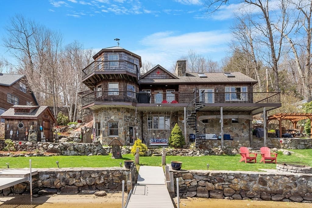 36 Lake Sargent Dr