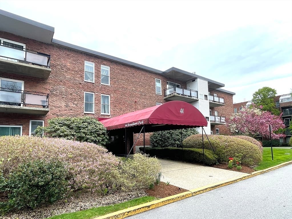 44 Broadlawn Pk #18A photo 2