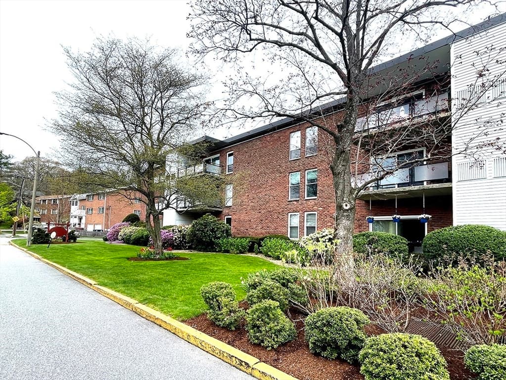 44 Broadlawn Pk #18A photo 3