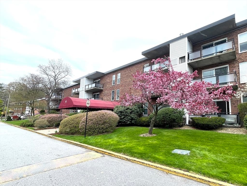 44 Broadlawn Pk #18A