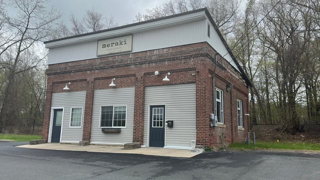 64 Newton St