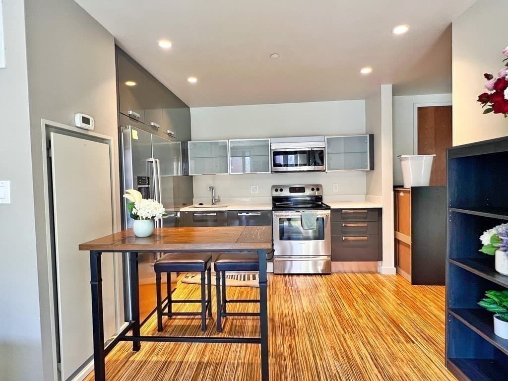 691 Massachusetts Ave #203 photo 5