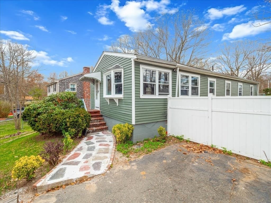 10 East Shore Road photo 2