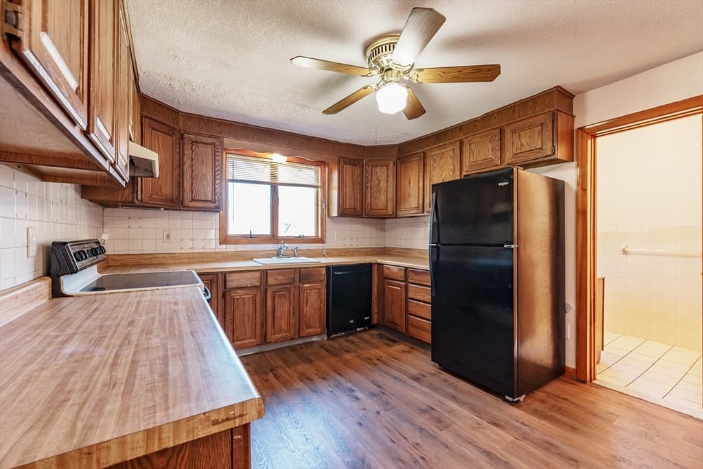 163 Pearl St photo 4
