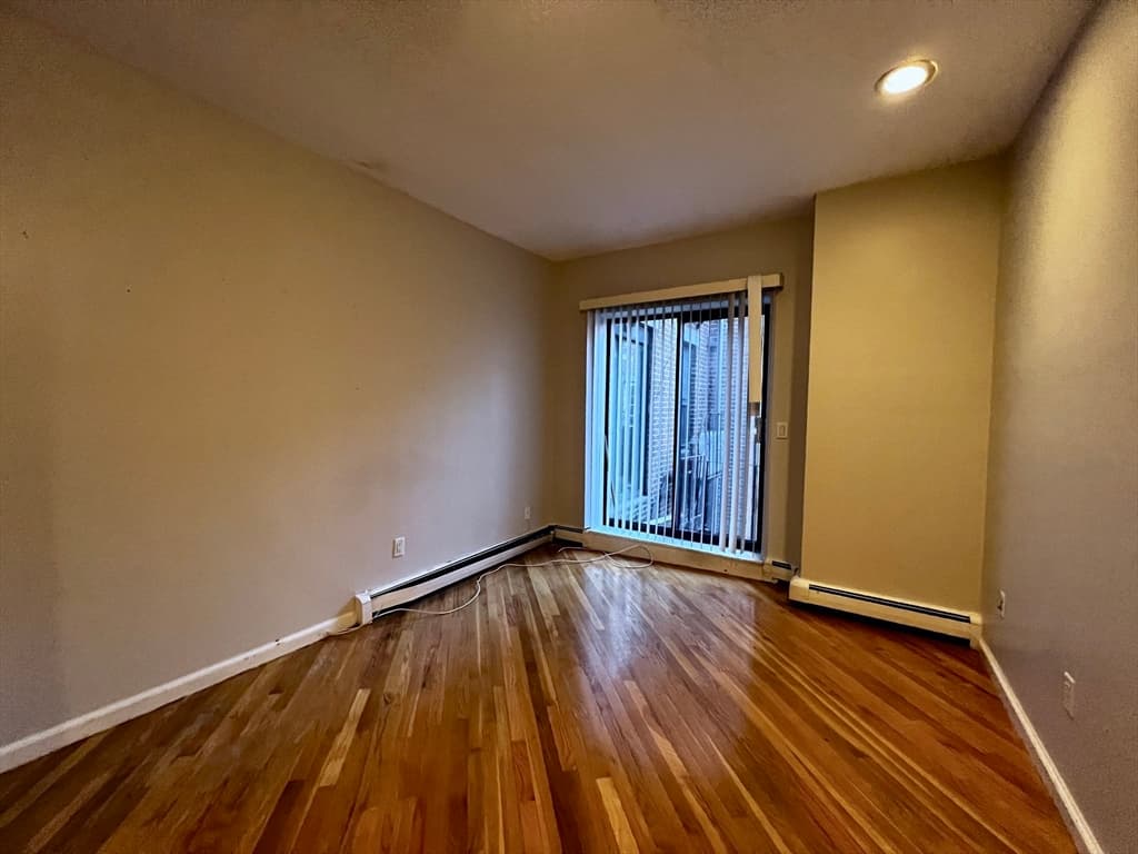 390 Riverway #18 photo 3