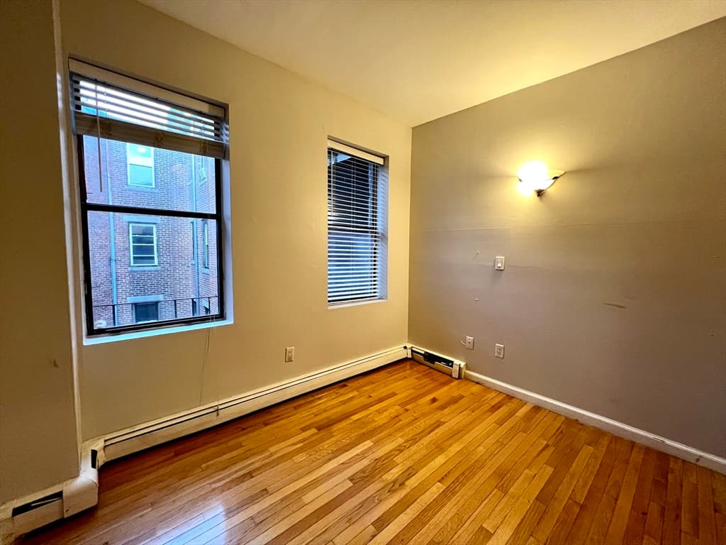 390 Riverway #18 photo 5