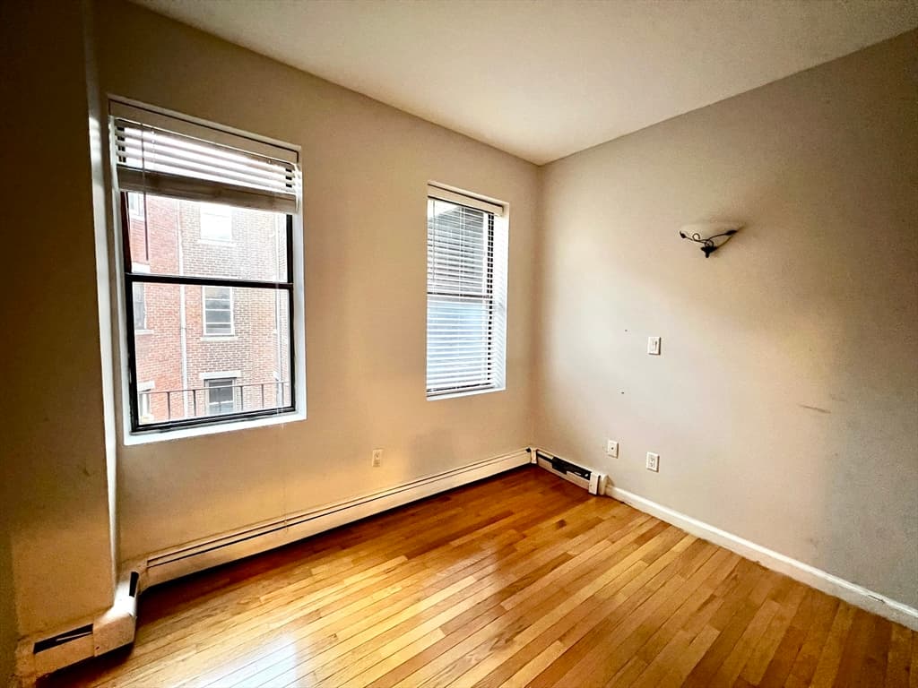 390 Riverway #18 photo 4