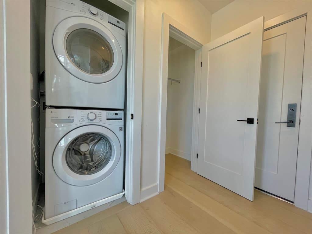 917 Bennington St #PH501 photo 3