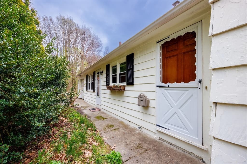 4 Chesnar Dr photo 2