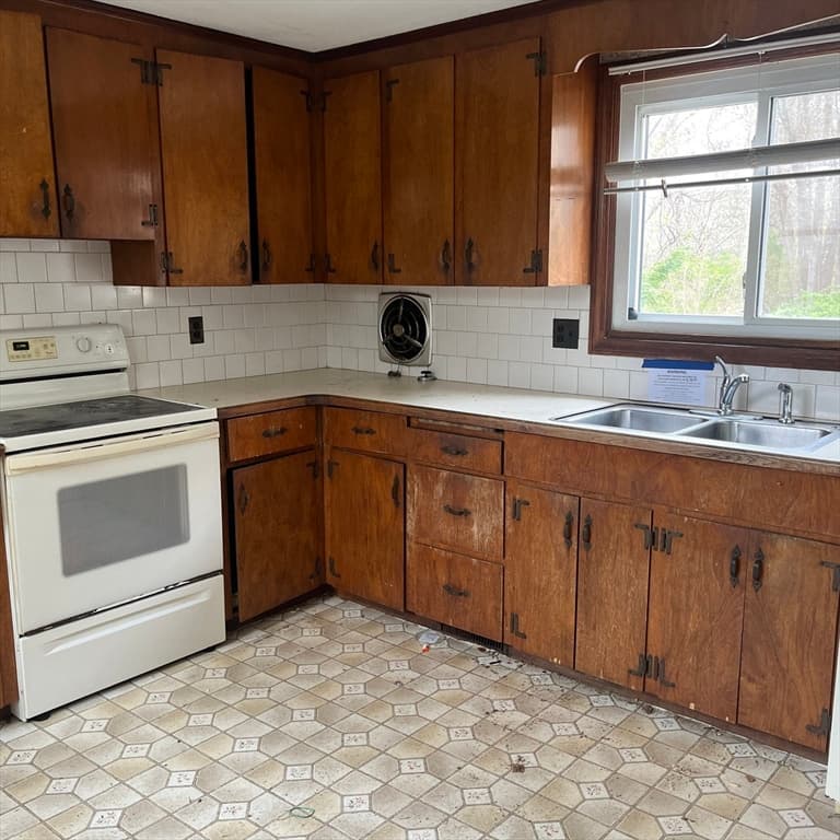 713 Webster Street photo 2