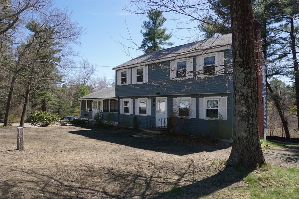 82 Pleasant Street photo 3
