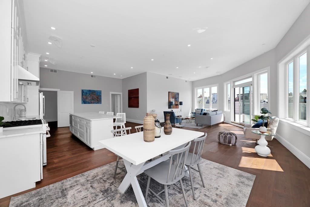 480 W Broadway #402