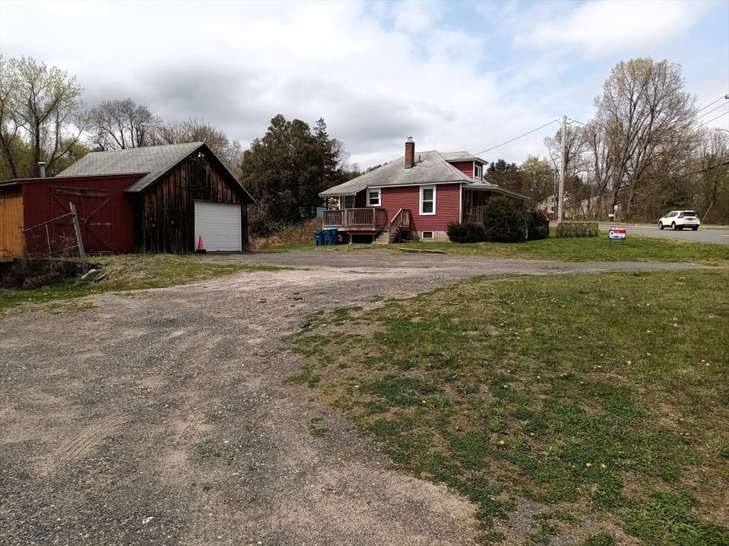 879 Piper Road photo 2