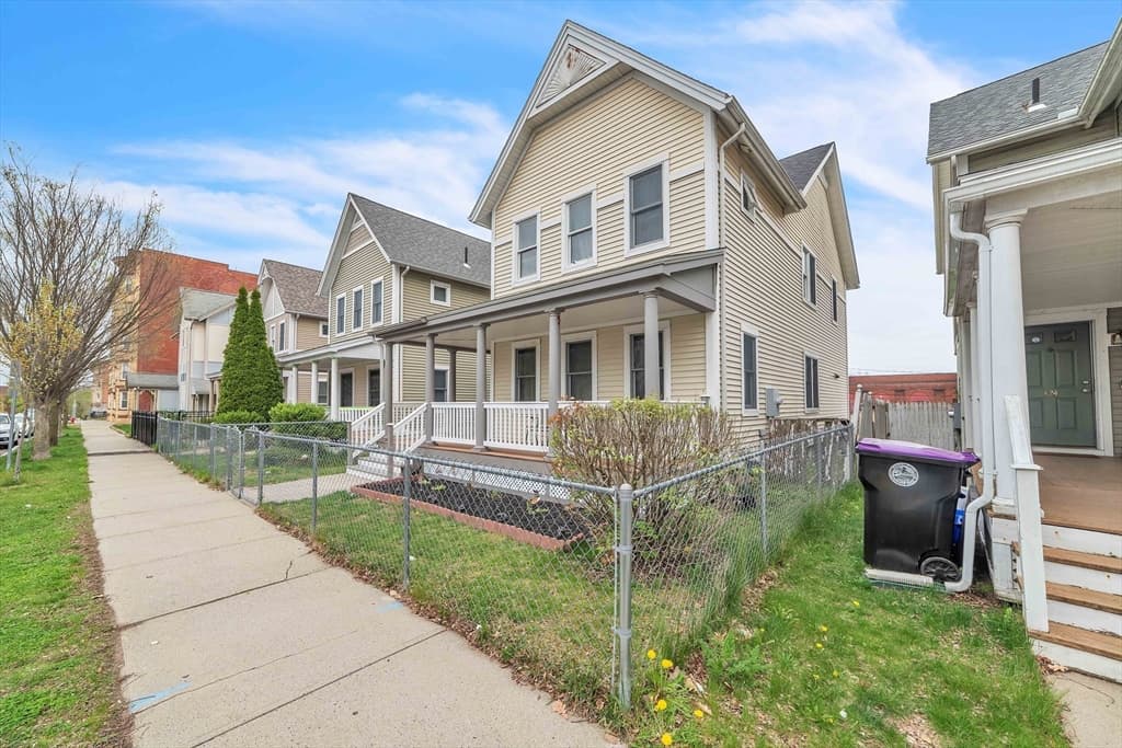 322 Elm St photo 2